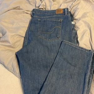 Levi jeans size 20 mid rise slim